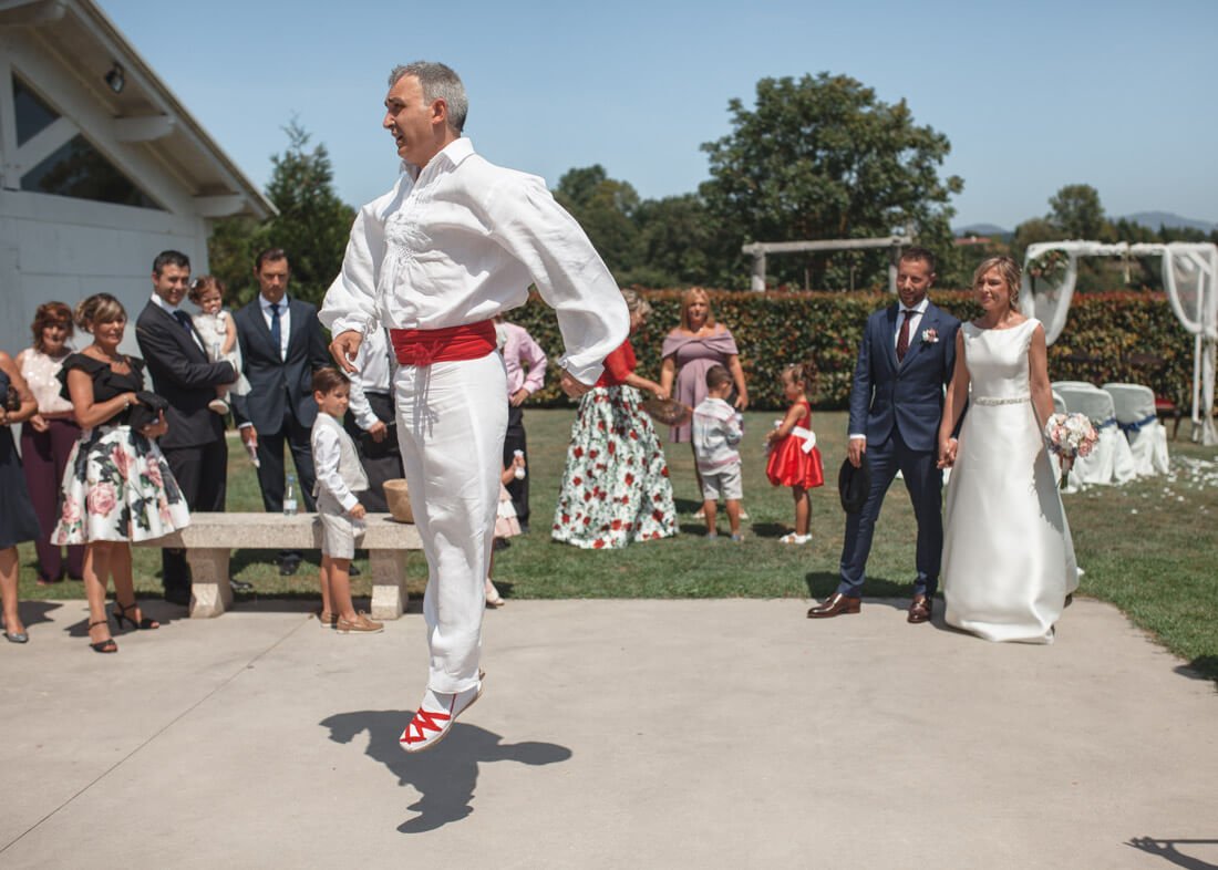 Fotografía boda, dantzari bailarín baila para los novios