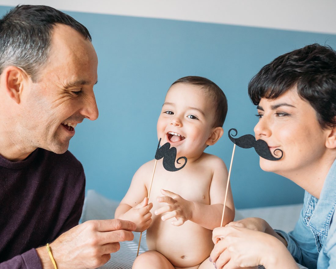 Sesión de fotos de familia divertida y natural en Bilbao bizkaia