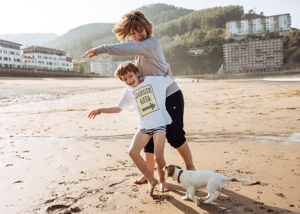 Sesión de fotos niños en a playa de bakio uribe kosta bizkaia
