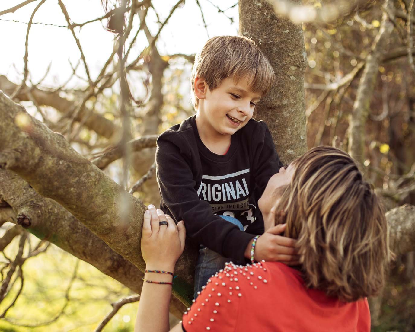 reportaje de fotos de familia en la naturaleza en Bakio urdaibai Vizcaya