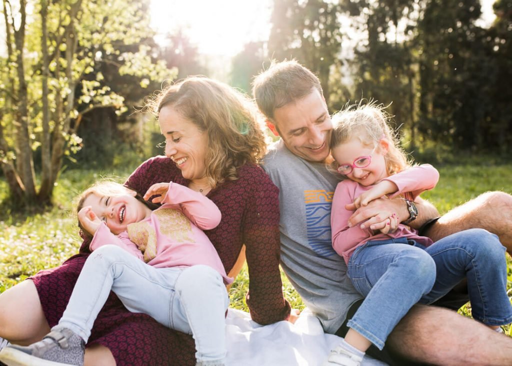 Fotos de familia en exteriores en la naturaleza, fotografía de familia en exteriores, fotografo de familia Bilbao