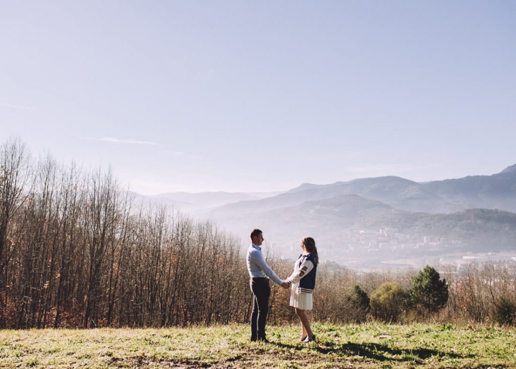 Sesión de pareja en exteriores al atardecer Etxebarri Bilbao Bizkaia